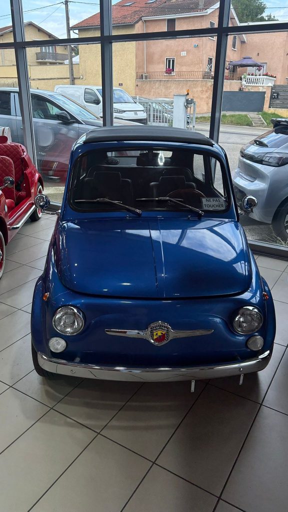 Fiat 500 Abarth bleu Présentation d'une ancienne fiat 500 abarth bleu